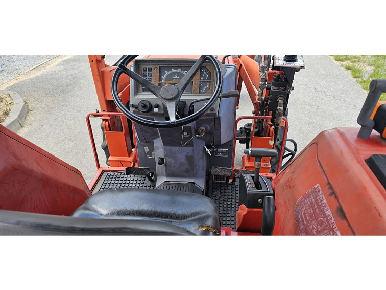Malotraktor Yanmar FX-435 s čelním nakladačem