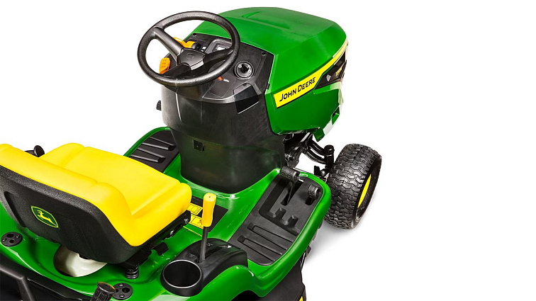 Zahradní traktor John Deere X 117 R