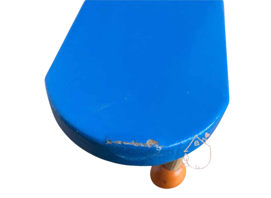 Věšák do dětského pokoje - mírná vada