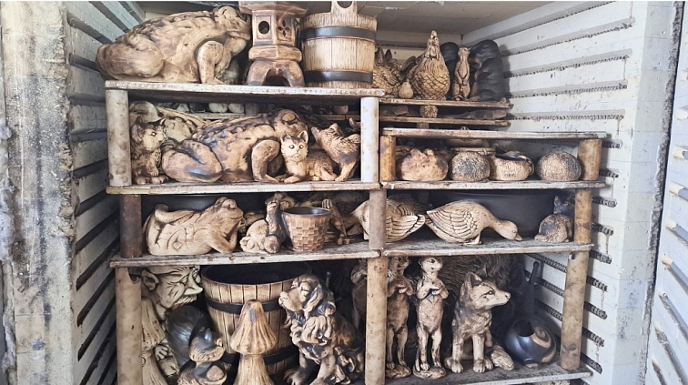 Smějící se kámen Dobrák s úsměvem