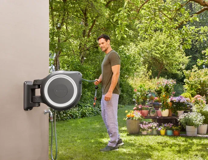 Nástěnný box na hadici RollUp M/L bílý 25m