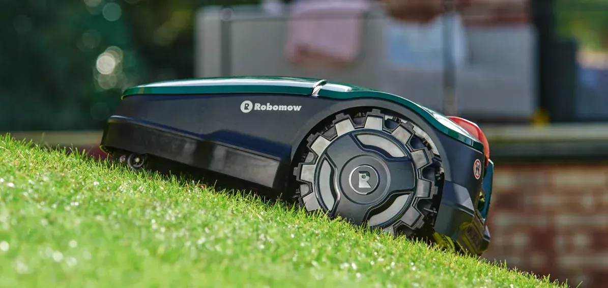 Robotická sekačka Robomow RKS800