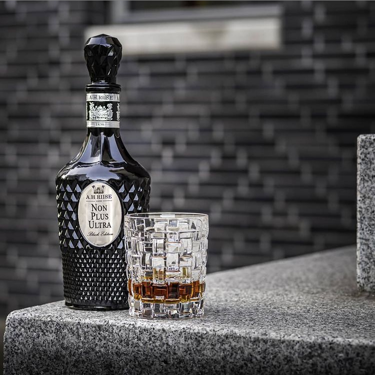 A.H.Riise Non Plus Ultra Black Edition 0,7l GB