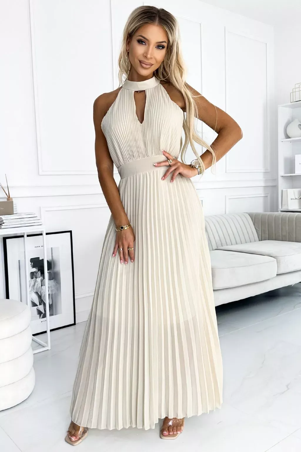 Letní šaty kolem krku