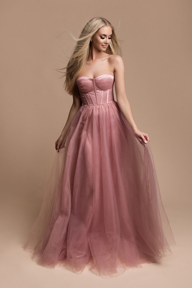 Najkrajšie korzetové šaty na plesovú sezónu 2024