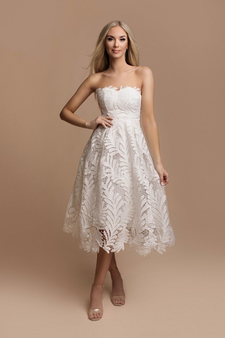 5 typov šiat na letnú svadbu vonku