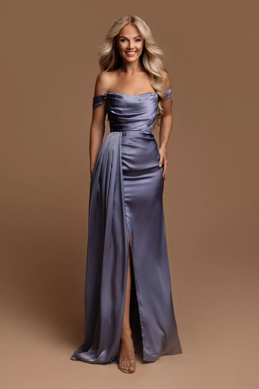 Nový trend ve společenských šatech