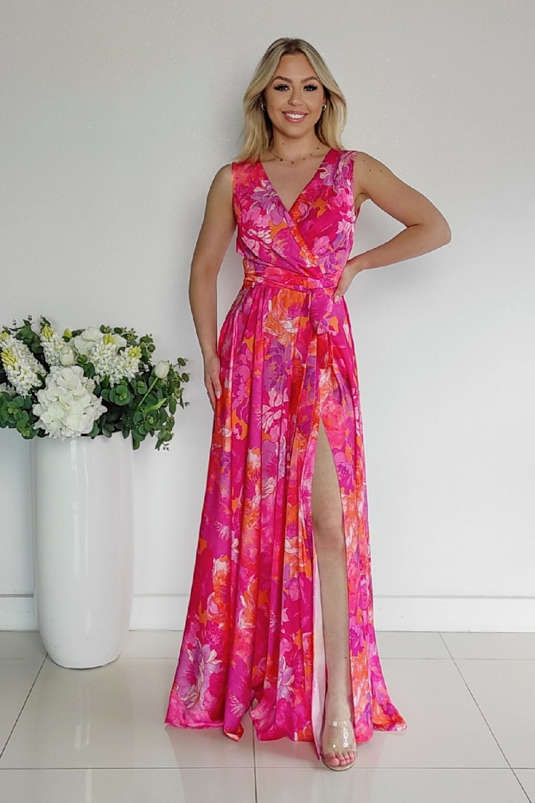 Chystáte se na svatbu či oslavu? V květinových šatech okouzlíte všechny