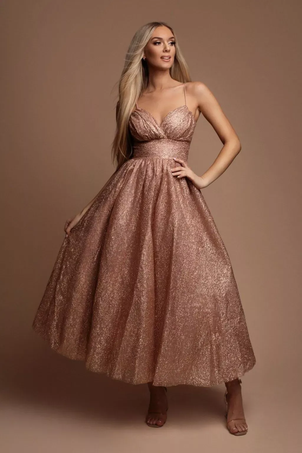 Trblietavé šaty, v ktorých zažiarite