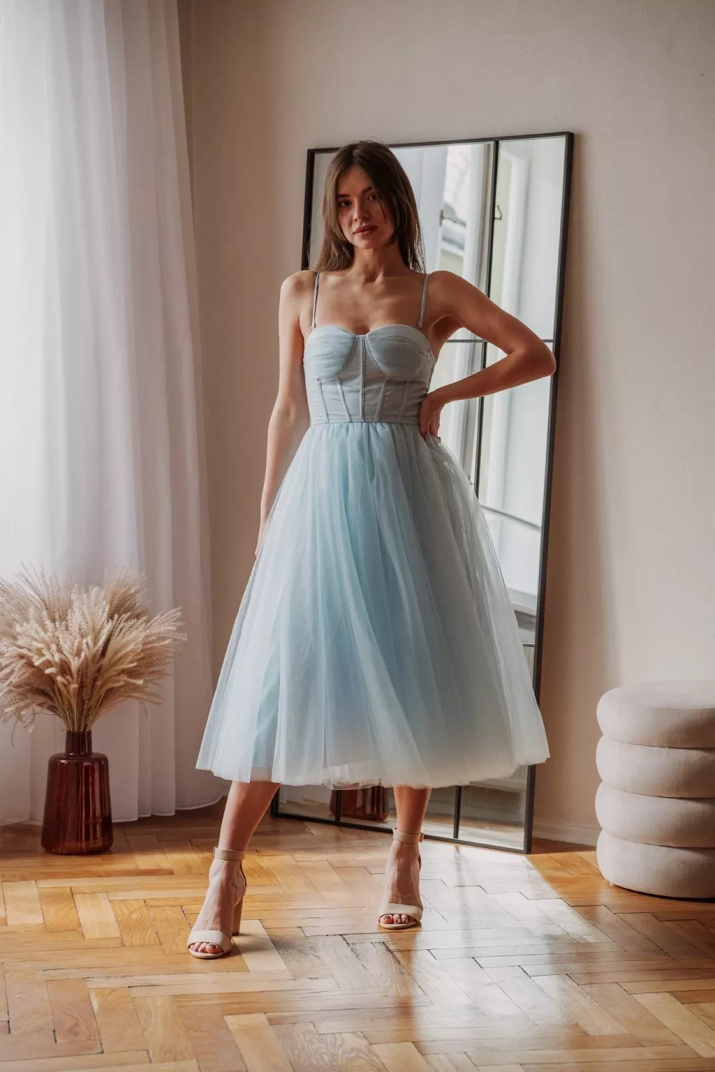 Praktické tipy pre vysoké ženy: Ako si vybrať spoločenské šaty?