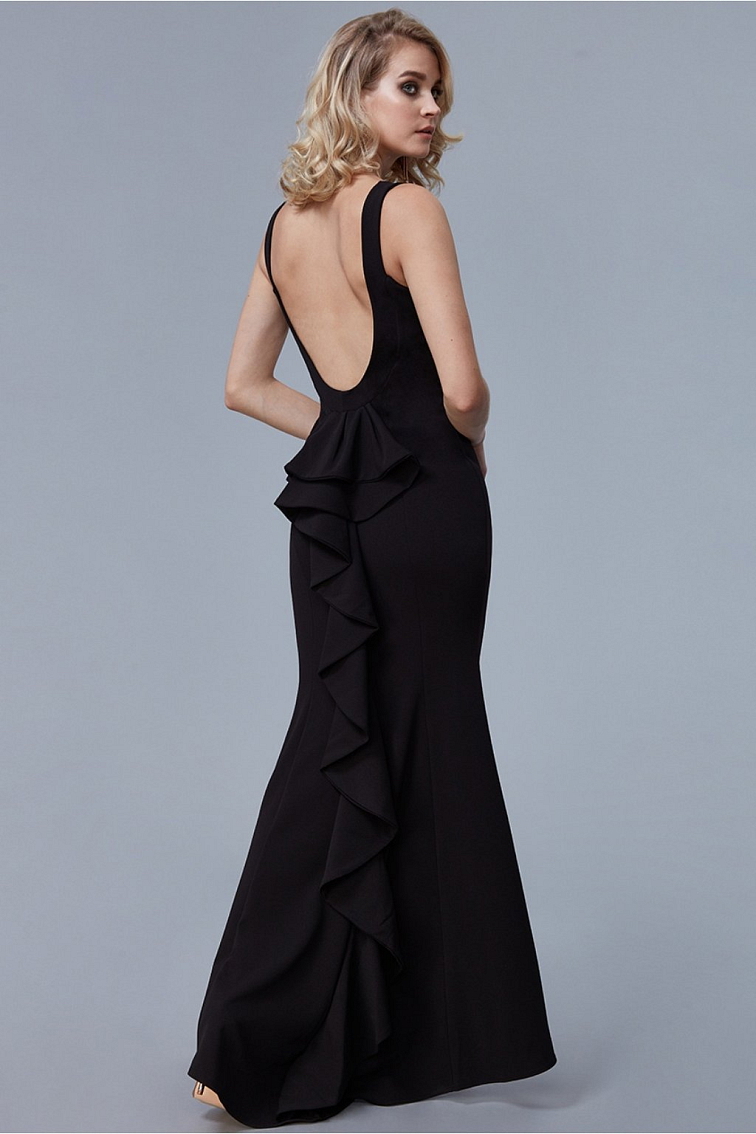 Detaily na šatech, které dokážou nahradit šperky