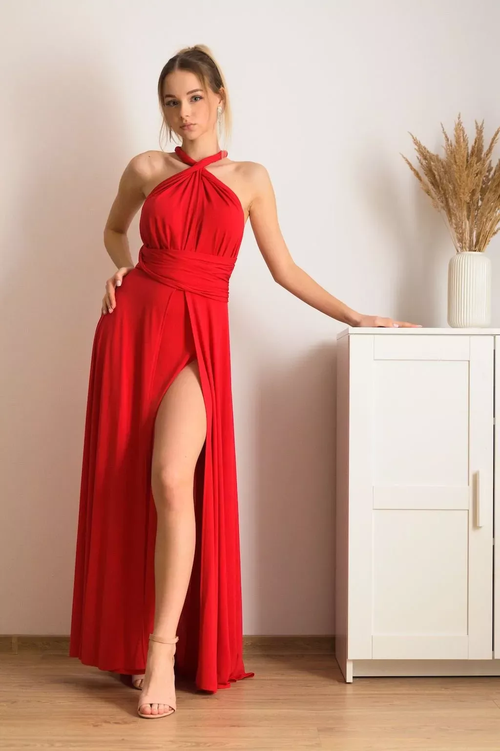 Letní šaty kolem krku