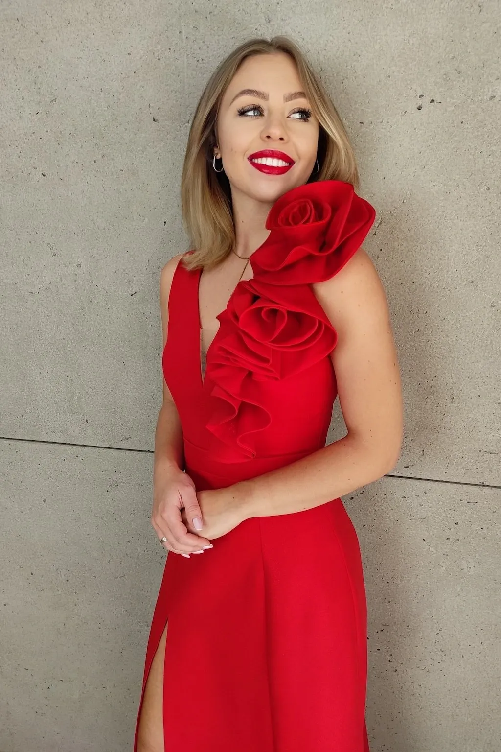 Tipy od vizážistky: Ako sa nalíčiť k spoločenským šatám?