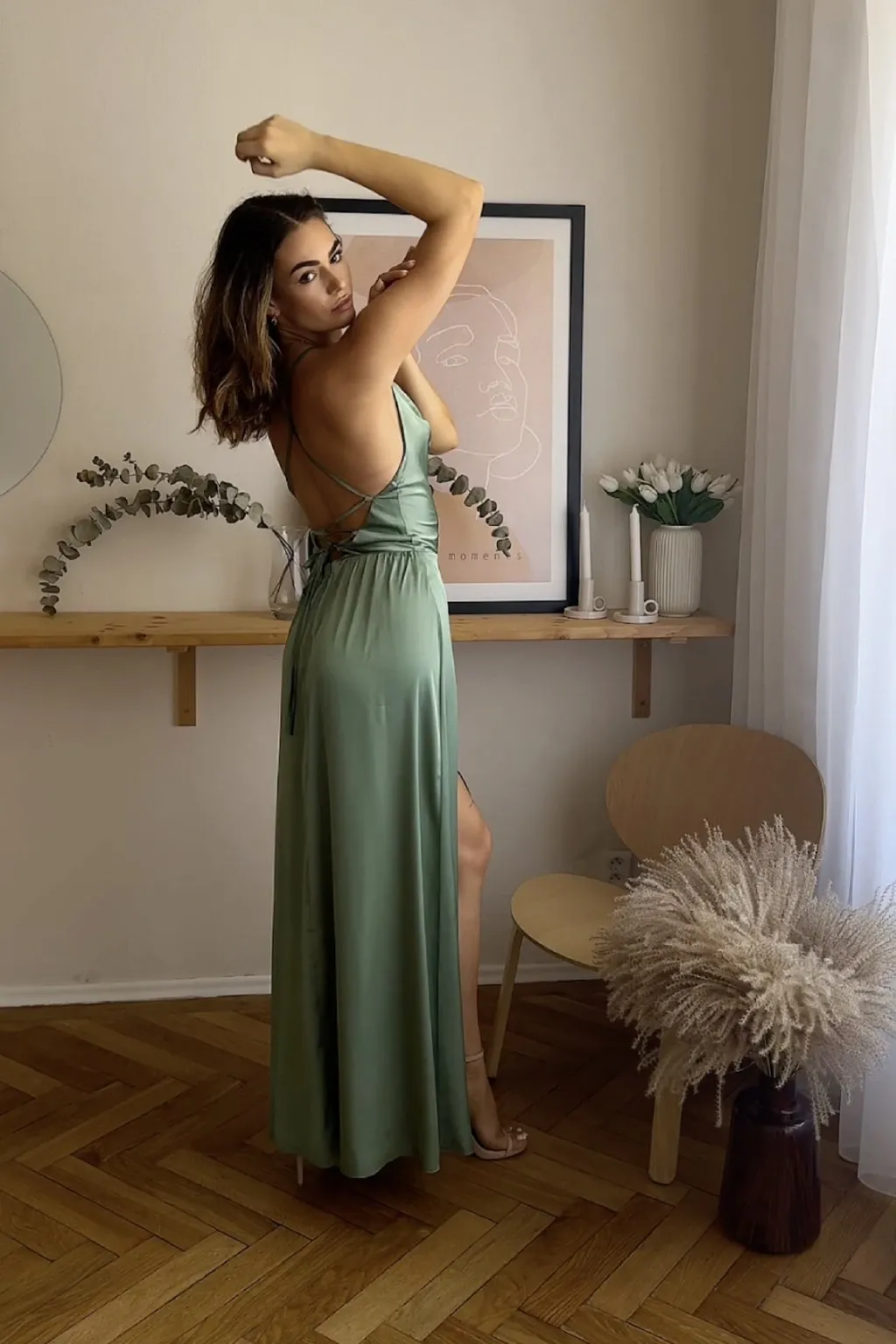 Jak se obléct k top barvě vlasů roku 2025?