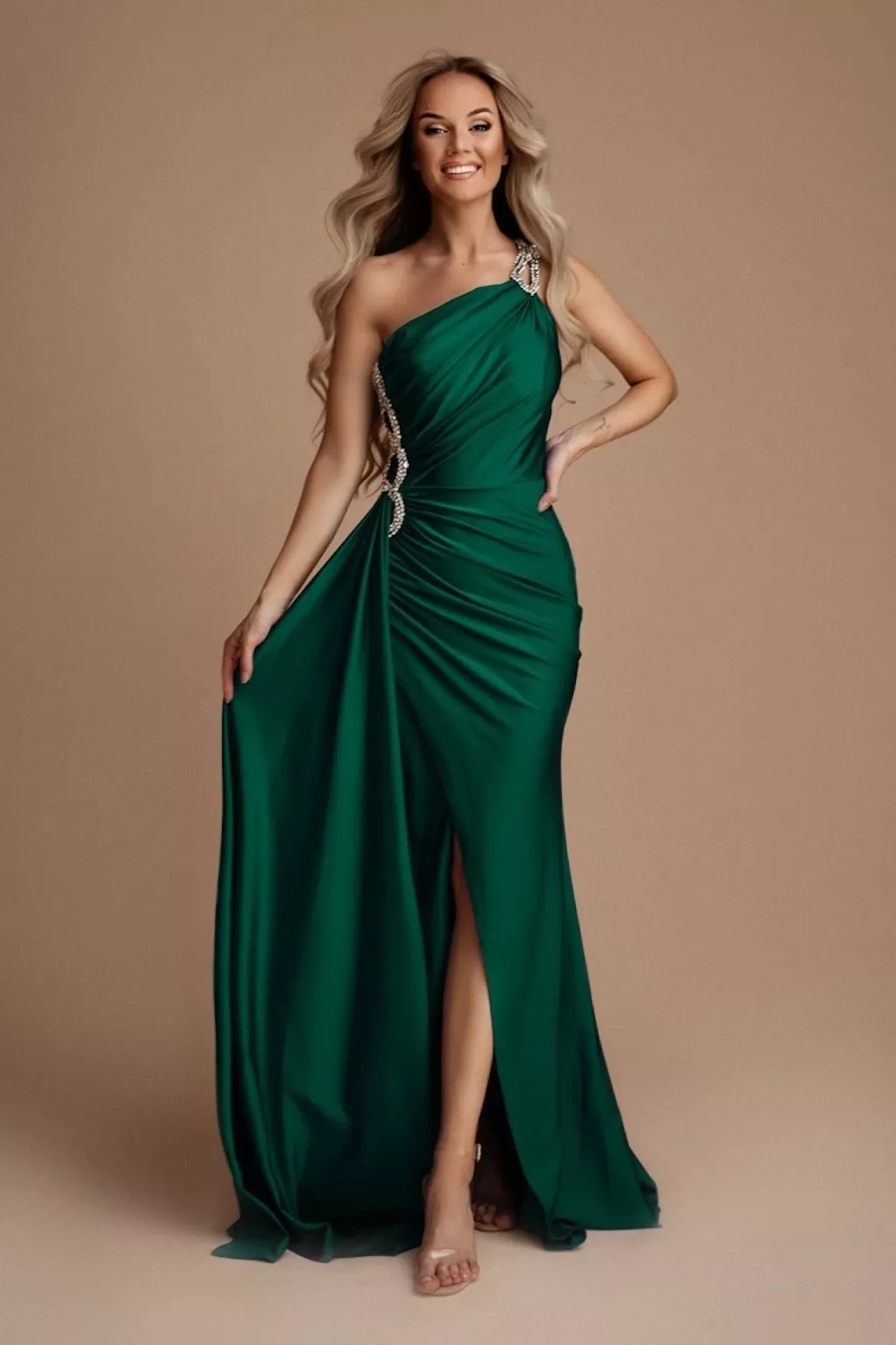 Nový trend ve společenských šatech