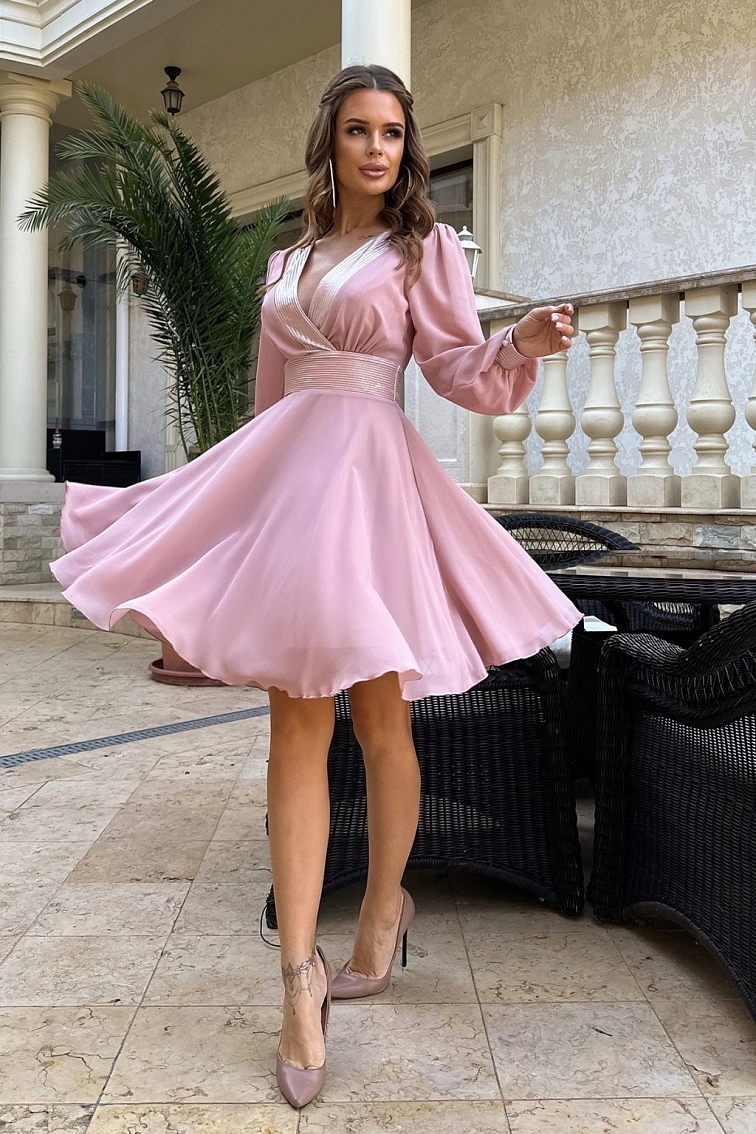 V hlavnej úlohe: staroružová