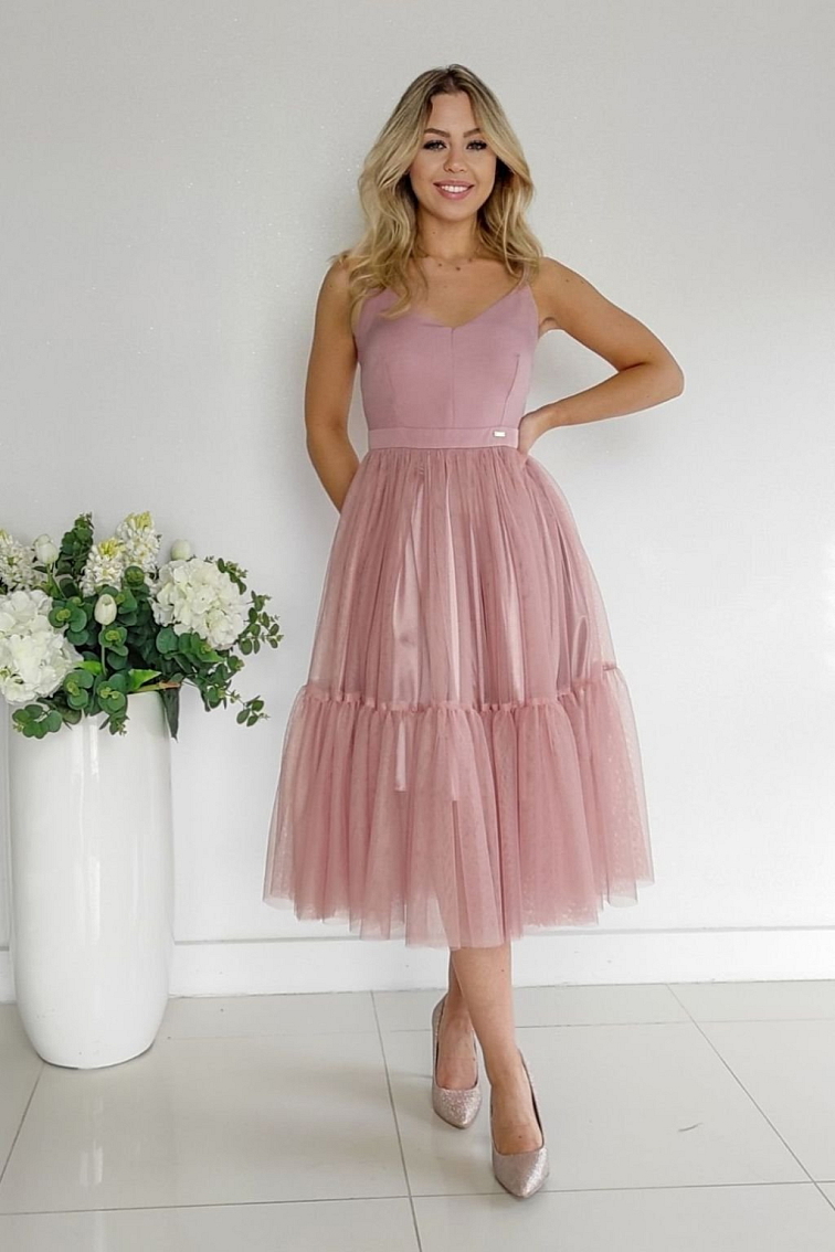 Tylové šaty: záruka elegance a princeznovského looku