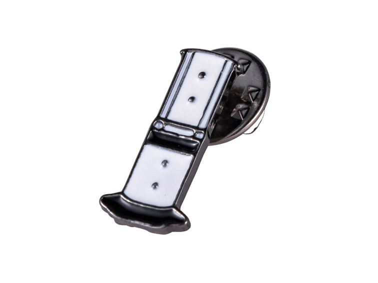 Pin Aeropress Black and WhitePin Aeropress Black and White