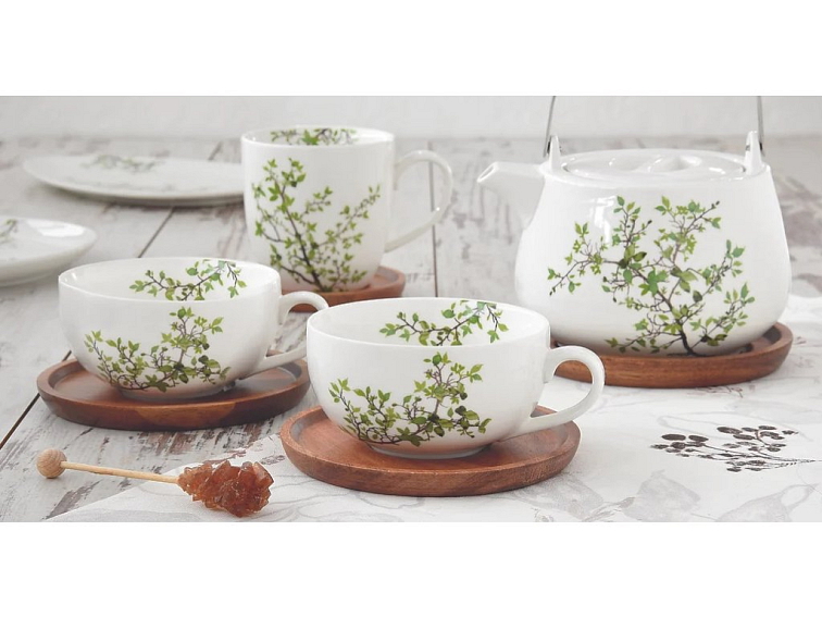 Porcelain tea cup + saucer