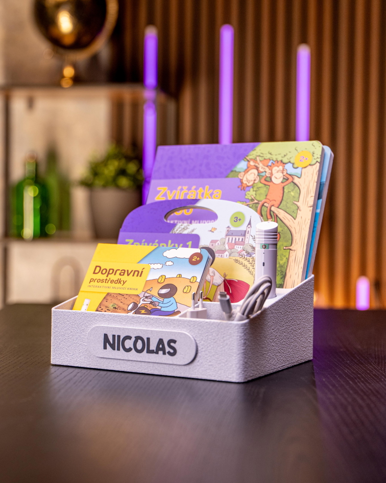 Univerzální držák na dětské knihy a čtecí tužku