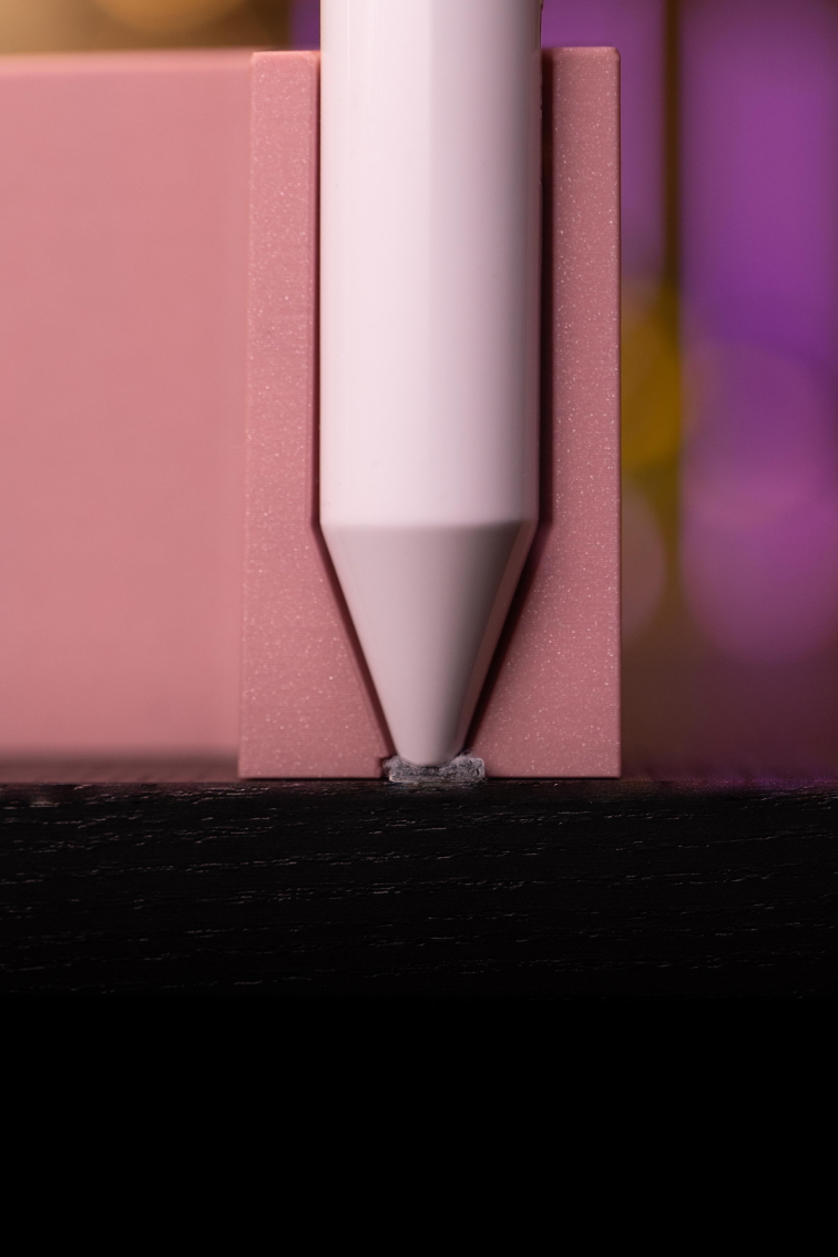 Univerzální držák na dětské knihy a čtecí tužku