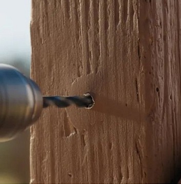 J-B Weld | KwikWood™ - tmel pro snadné opravy dřeva