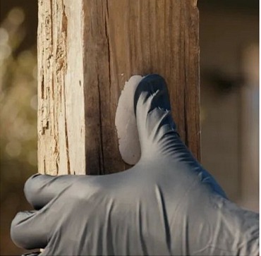 J-B Weld | KwikWood™ - tmel pro snadné opravy dřeva