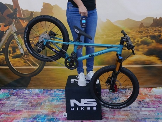 KUbikes 20S MTB Disc Black, 8,8kg, lehké dětské kolo