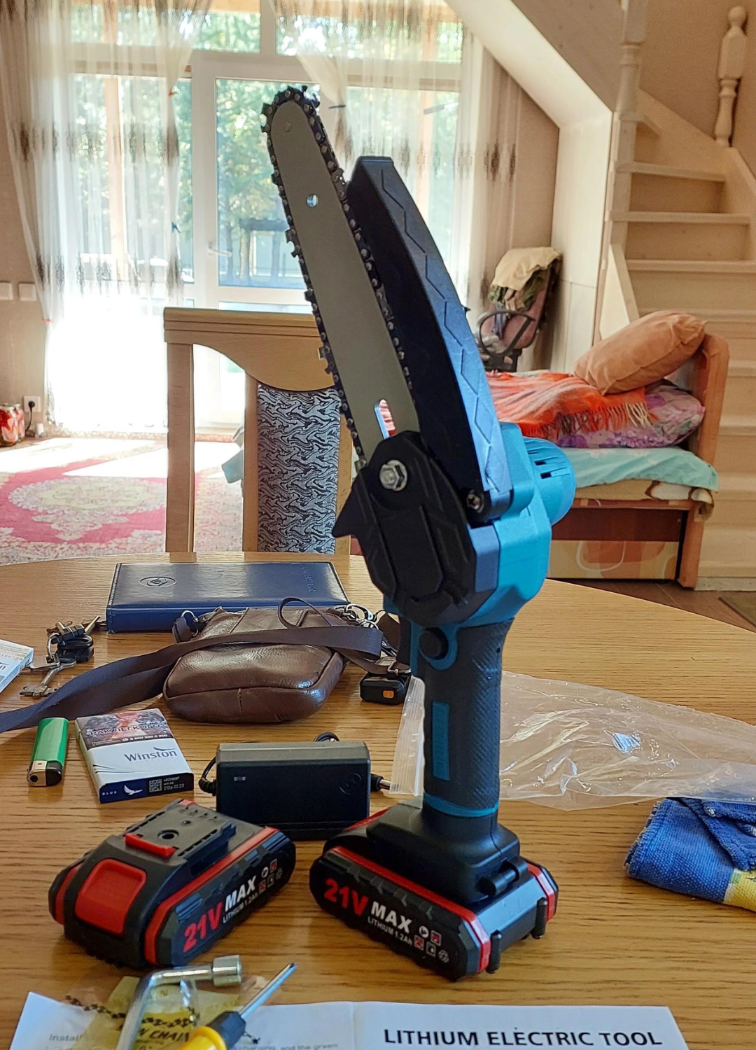 Ľahká AKU reťazová pílka + 2 batérie zadarmo + 2 lišty zadarmo + 2 reťaze zadarmo