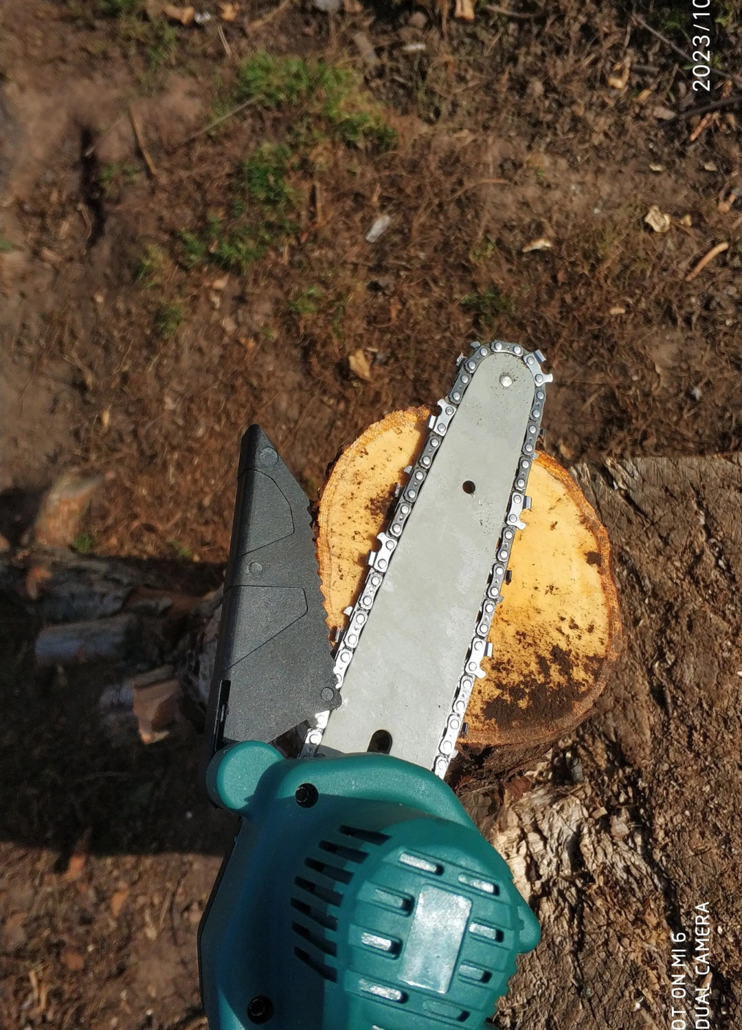 Ľahká AKU reťazová pílka + 2 batérie zadarmo + 2 lišty zadarmo + 2 reťaze zadarmo