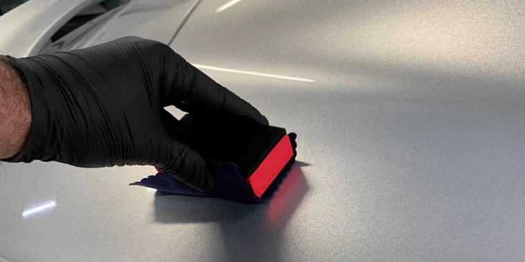 Deturner Suede - aplikační semišová utěrka 10x10cm