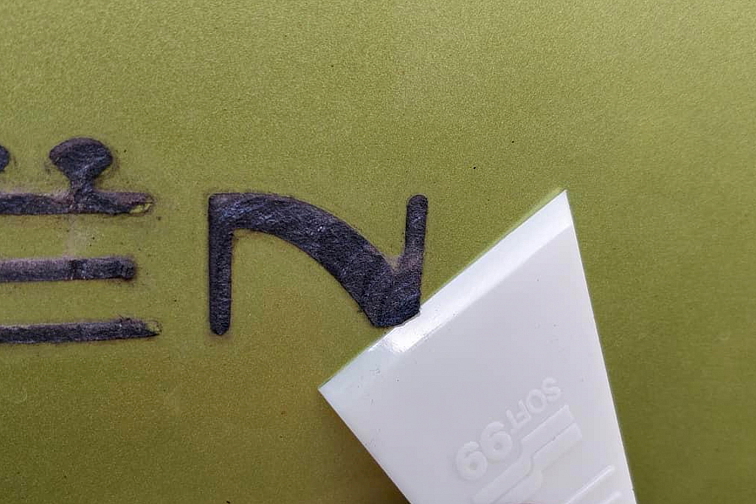 SOFT99 Emblem Remove Kit - sada na odstranění emlémů