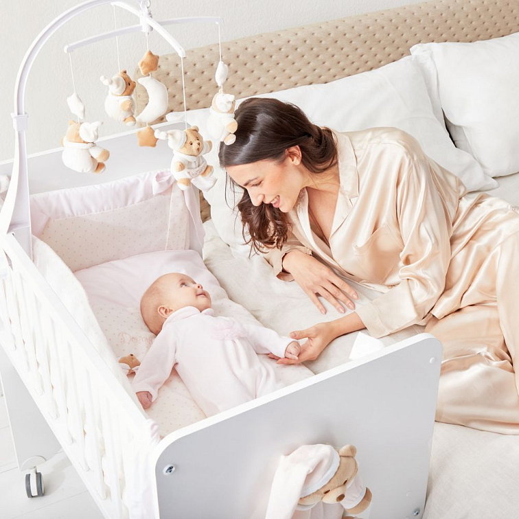 Nanán hrací kolotoč nad postieľku Tato biely