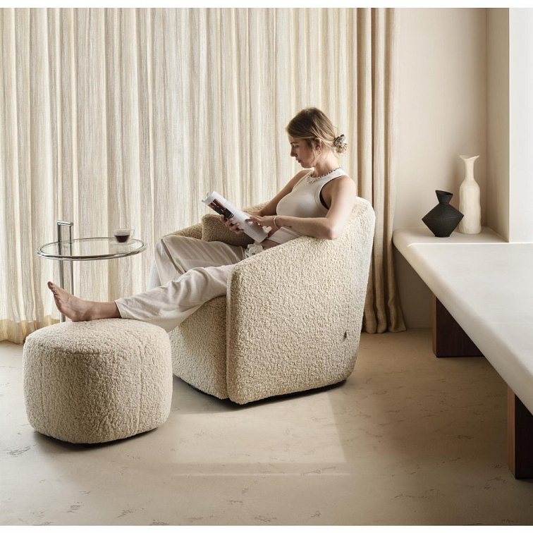 Quax štýlová a pohodlná podnožka Gomi k otočnému kreslu -Teddy Cream