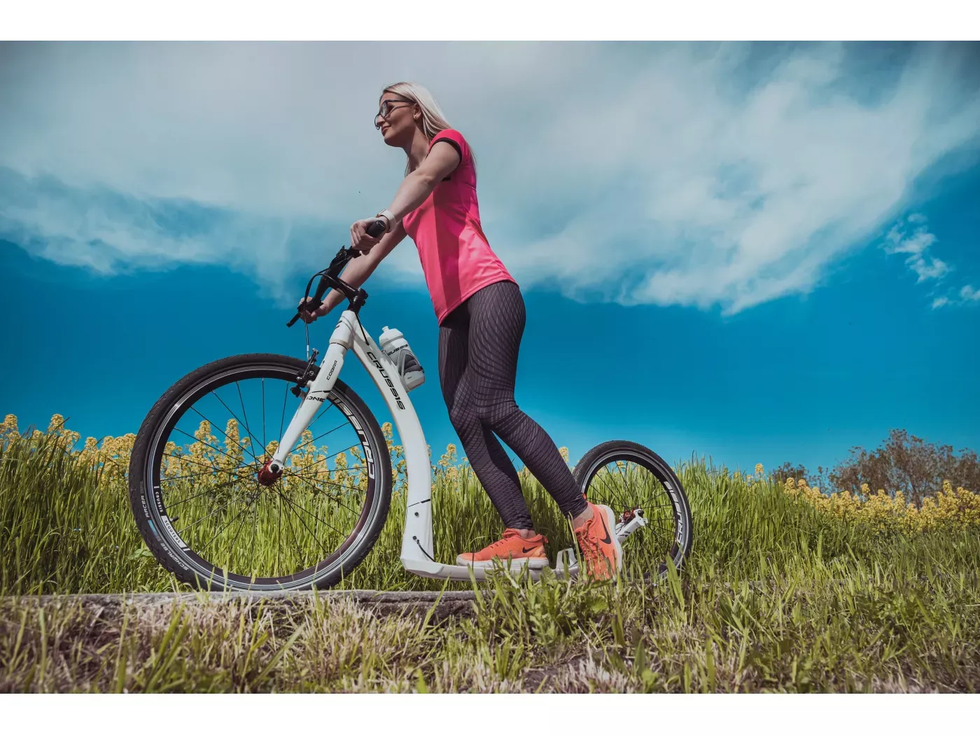 Koloběžka Crussis ONE COBRA 4.1 (bílá)