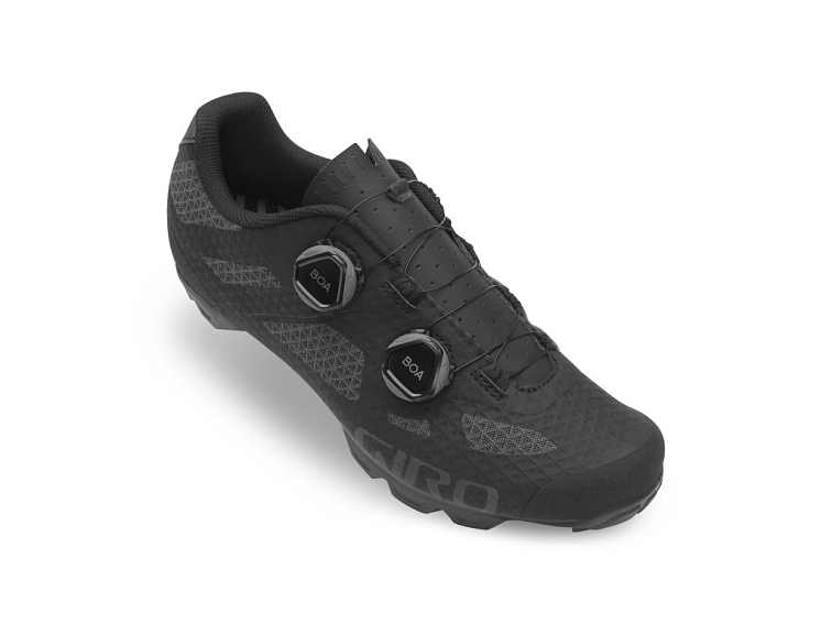 GIRO Sector tretry (Black/Dark Shadow)