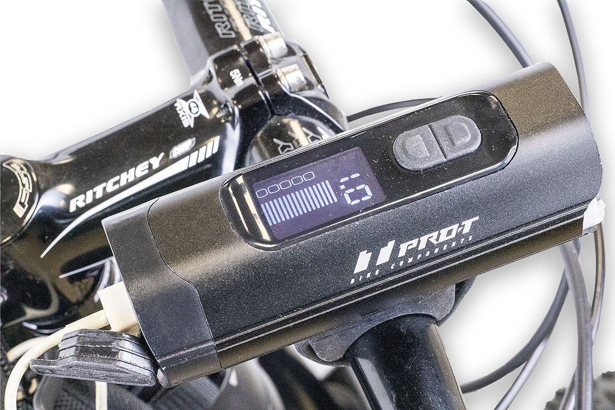 Přední světlo Spin 1600 Lumen 3 Super LED USB