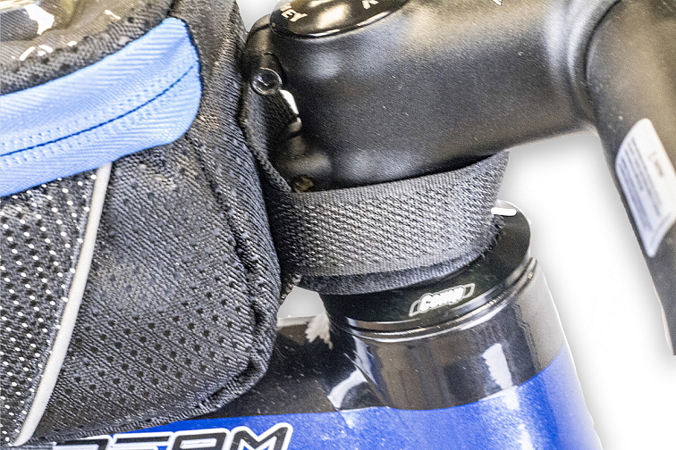 Spin SMB brašna na rám (černá/modrý zip)