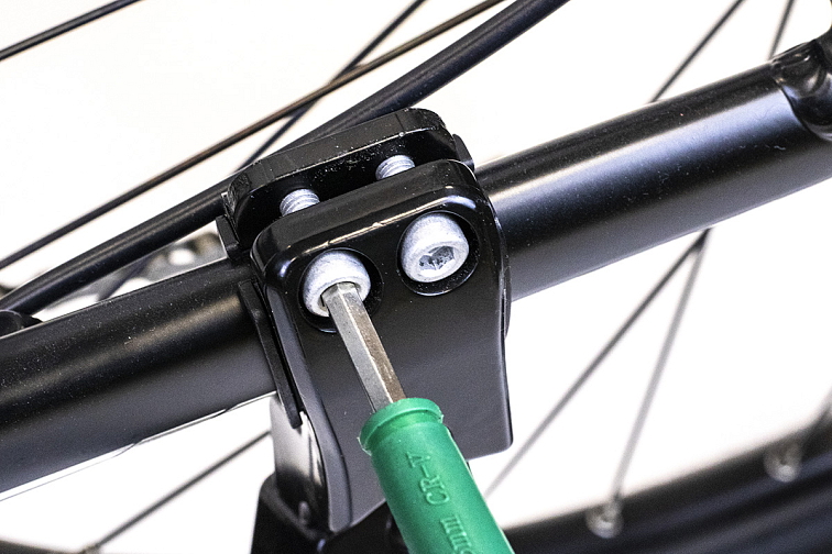 Spin stojánek zadní stavitelný bez vzpěry 24"-29" (černý)