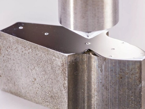 Testovací přístroj i3D WLI - pro stanovení mechanických vlastností