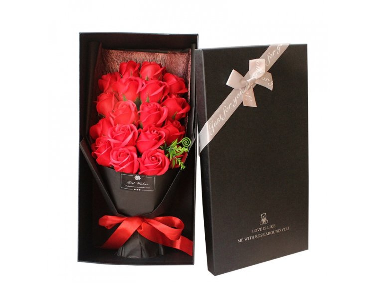 Medvídárek rudý puget z mýdlových růží v dárkovém boxu