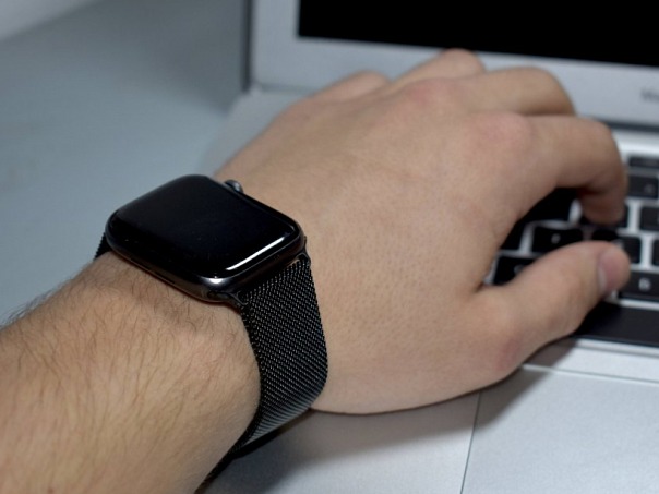 Ocelový milánský tah pro Apple Watch černý