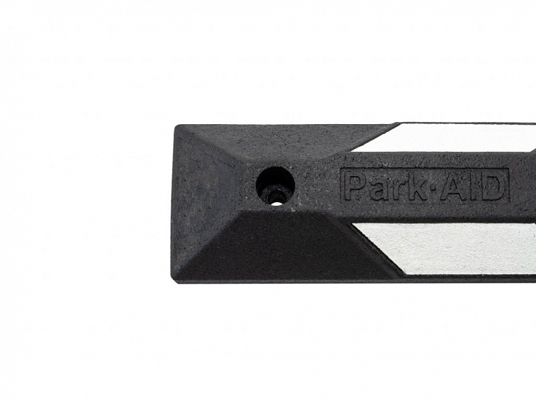 Parkovací doraz, délka 900 mm, gumový, s bílým reflexním polepem