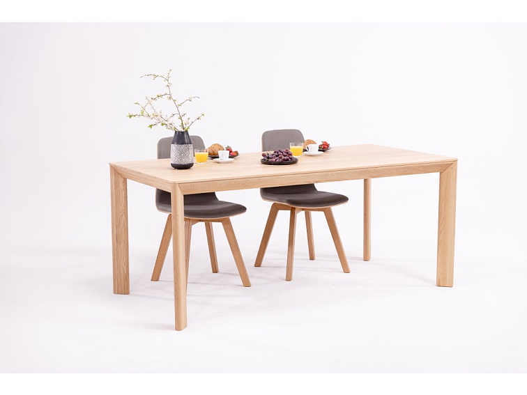 Jídelní stůl DITA