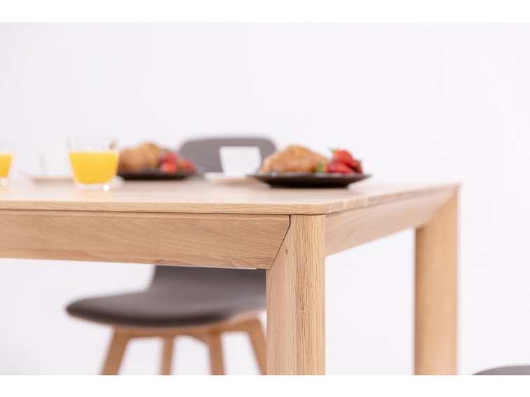 Jídelní stůl DITA