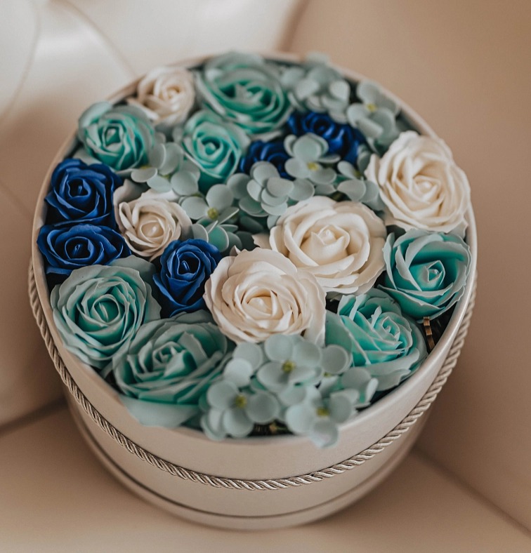 Modré mýdlové květy - bílá krabička