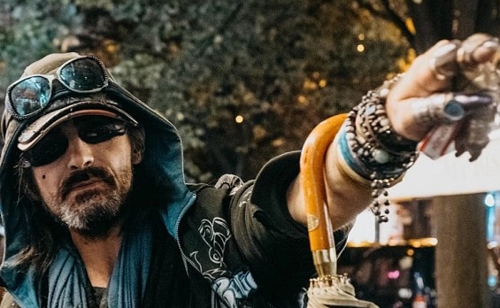 Karim a Odvrácená tvář Prahy: prohlídka s bezdomovcem