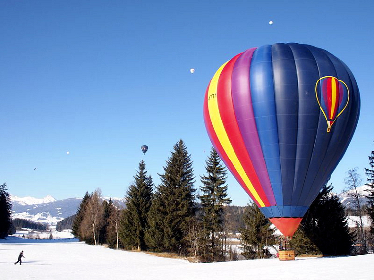 Let balónem nad českými horami: dobrodružství pro náročné s krásnými výhledy