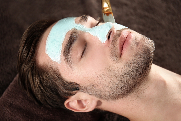 Celotělová Regenerace a Kosmetické Ošetření se střihem vlasů pro muže