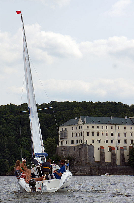 Jachting pro začátečníky: den na plachetnici s instruktorem